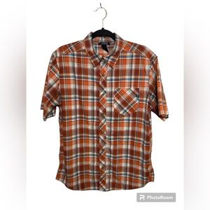Marmot orange plaid short sleeve button up shirt. Medium